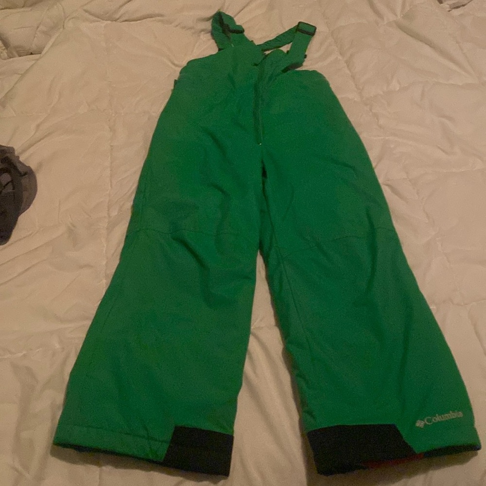 like new snow overall 💚